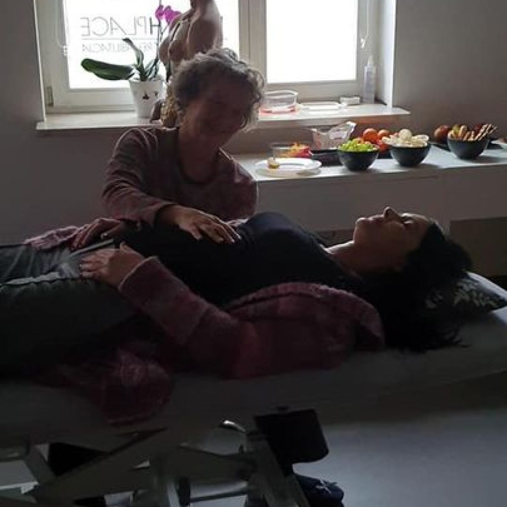 W dłoniachKatherine Ukleja.
THE BELLY – MOTION AND EMOTION (BRZUCH – RUCH I EM…